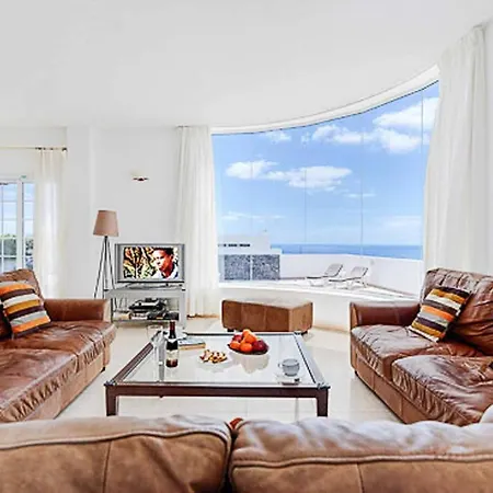 Acentijo فيلة بْوُرتو كاليرو